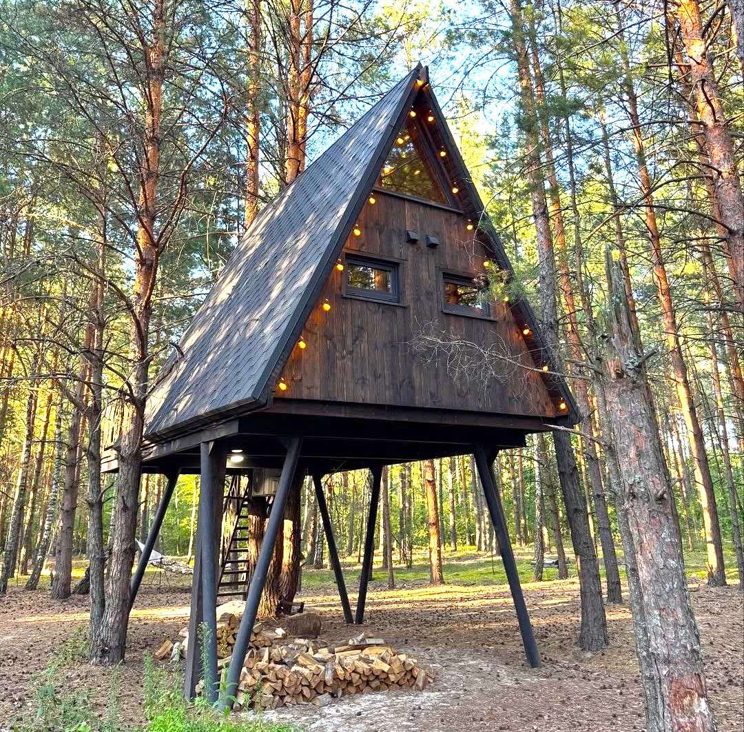 Tree House Retro — a cozy A-frame house for two in the forest